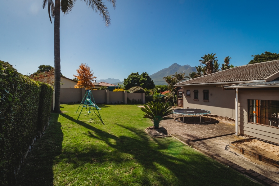 4 Bedroom Property for Sale in Denver Park Western Cape